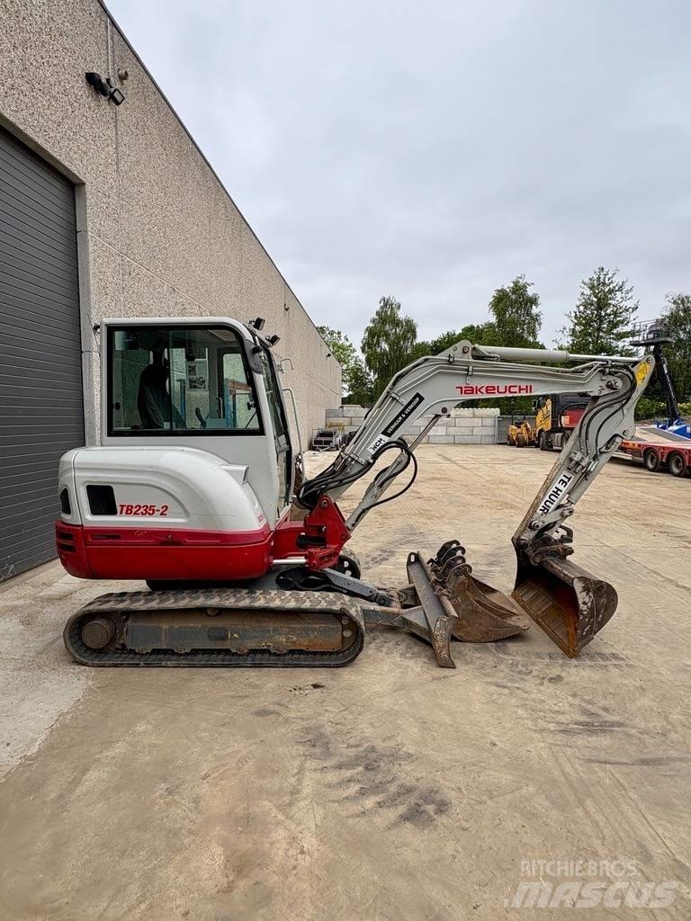 Takeuchi TB 235 Mini kotrók < 7t