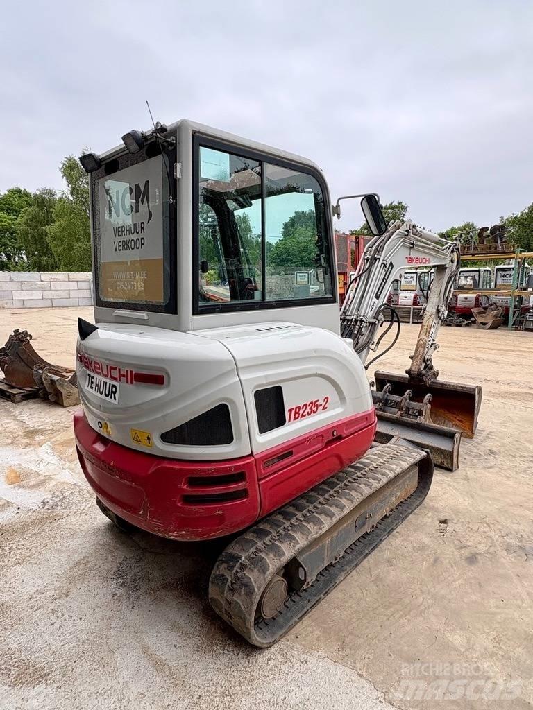 Takeuchi TB 235 Mini kotrók < 7t