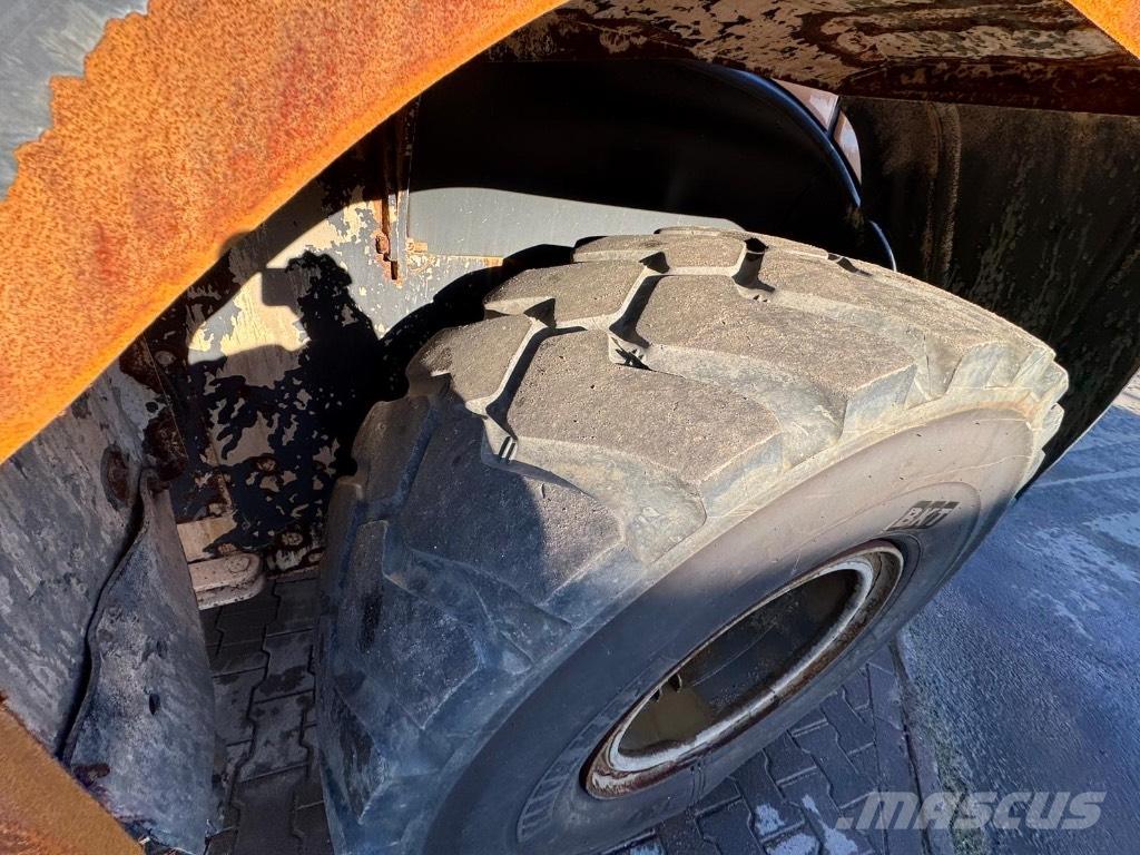 CASE 921 G Gumikerekes homlokrakodók