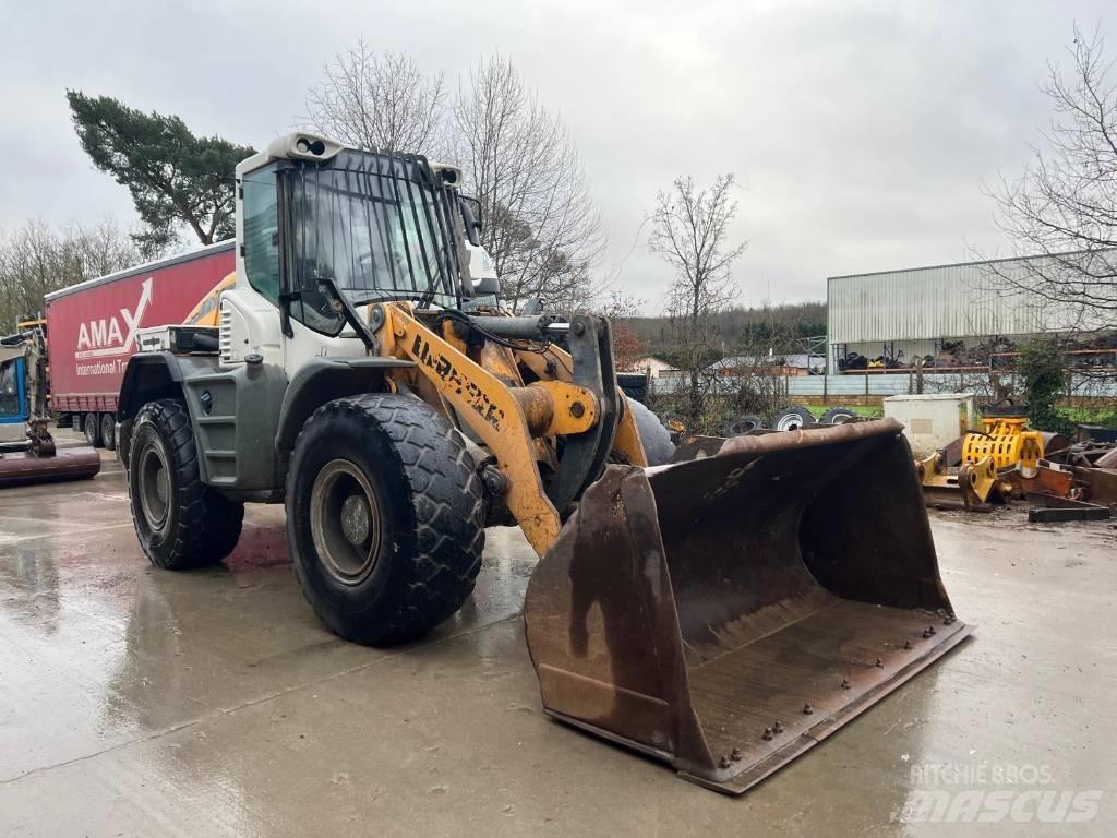 Liebherr 526 Gumikerekes homlokrakodók
