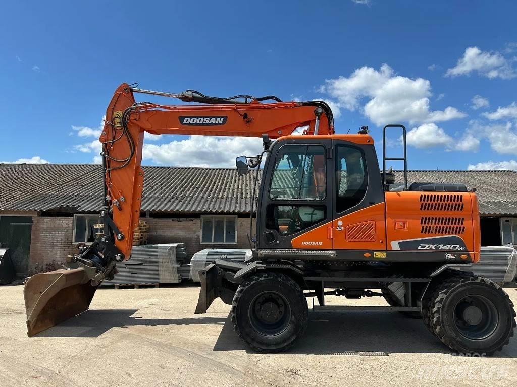 Doosan DX140W-5 Gumikerekes kotrók