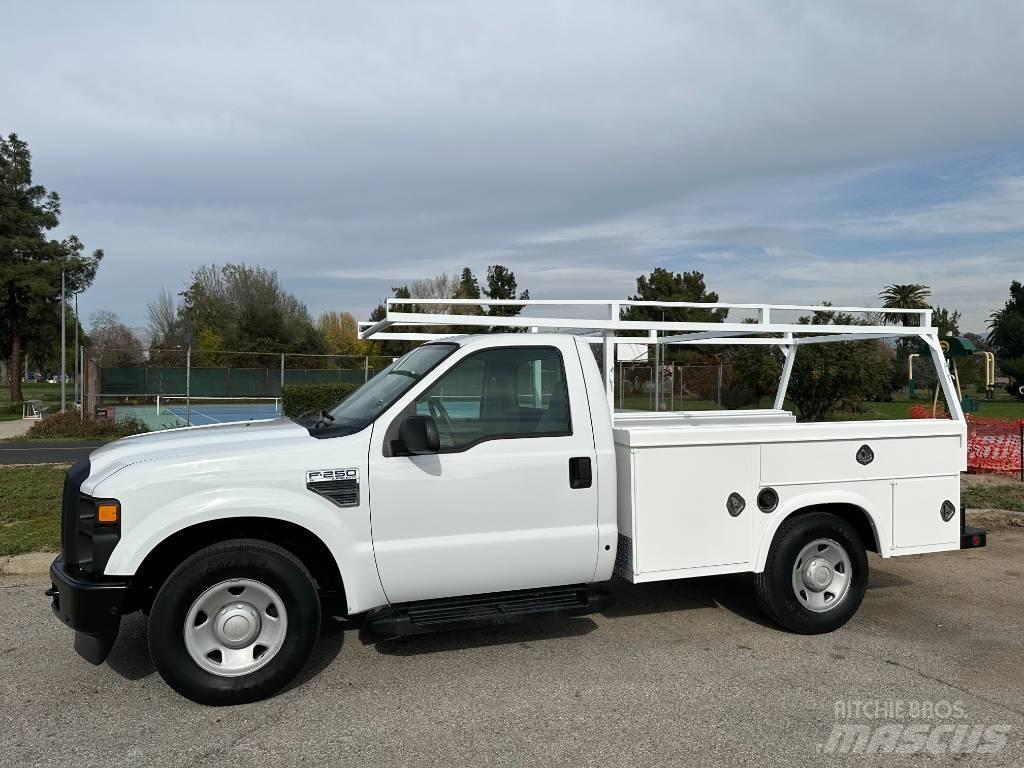 Ford F 250 SD Kis teherszállító/Platós kocsi