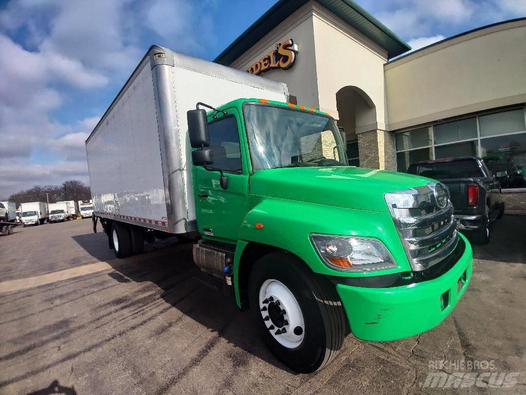 Hino 338 Dobozos teherautók