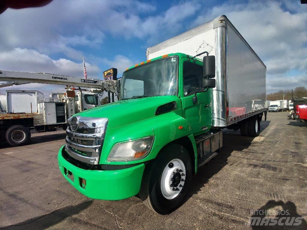 Hino 338 Dobozos teherautók