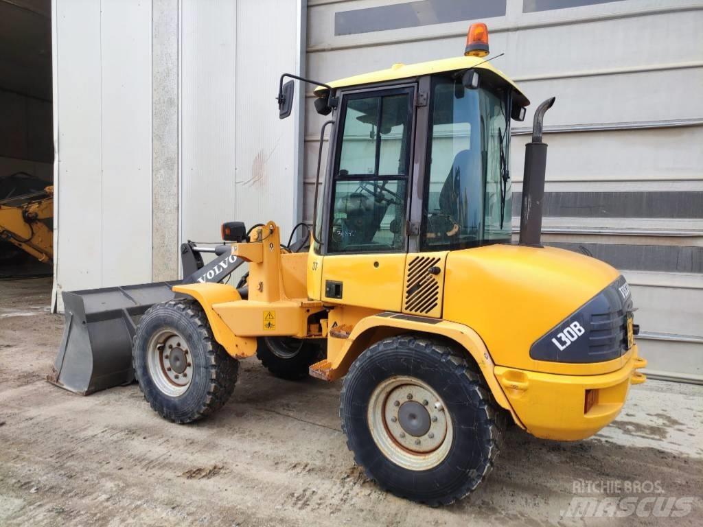 Volvo L 30 B Gumikerekes homlokrakodók