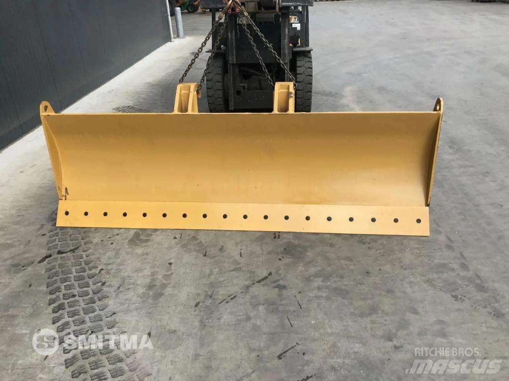 Komatsu QR Tolólapok
