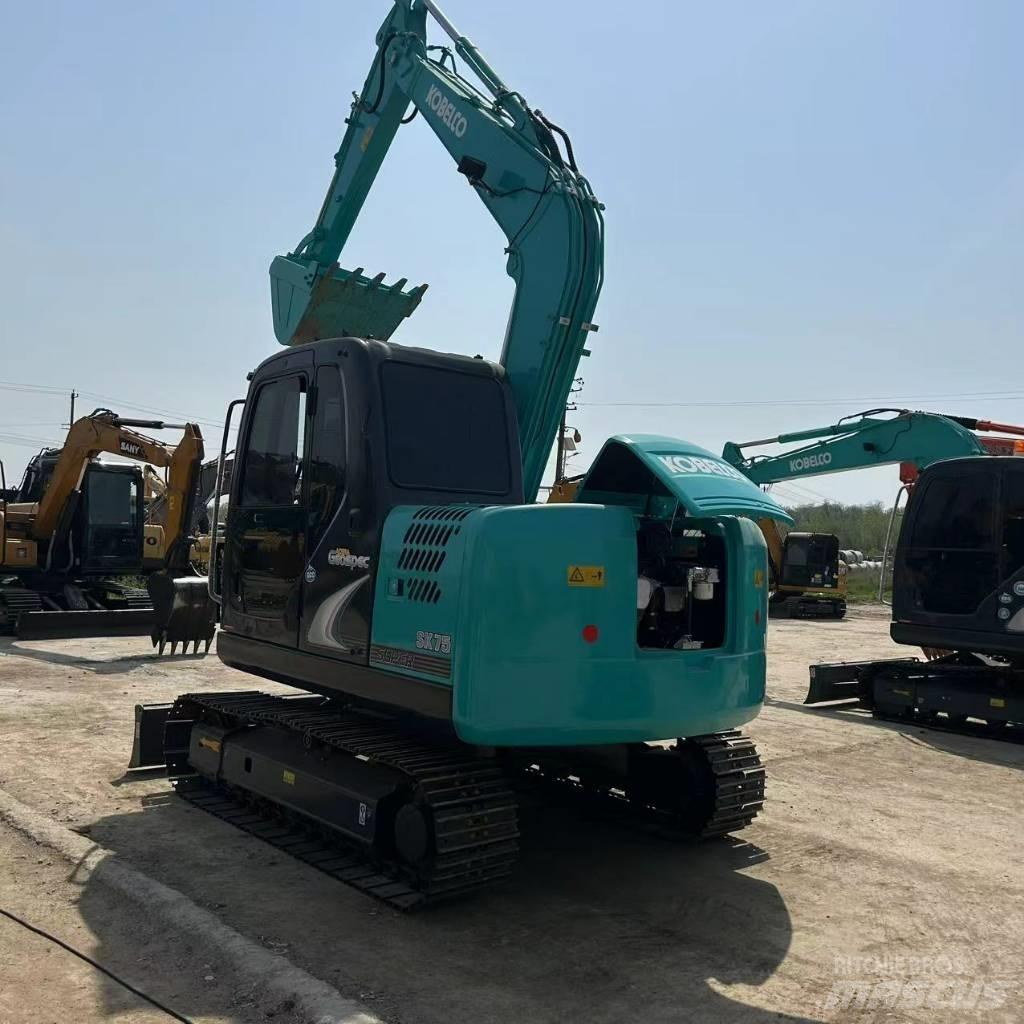 Kobelco 75 Lánctalpas kotrók