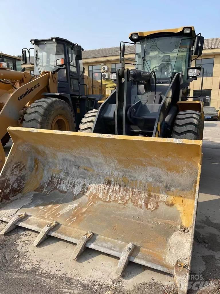 XCMG LW 300 FV Gumikerekes homlokrakodók