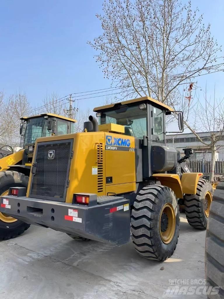 XCMG LW 300 FV Gumikerekes homlokrakodók
