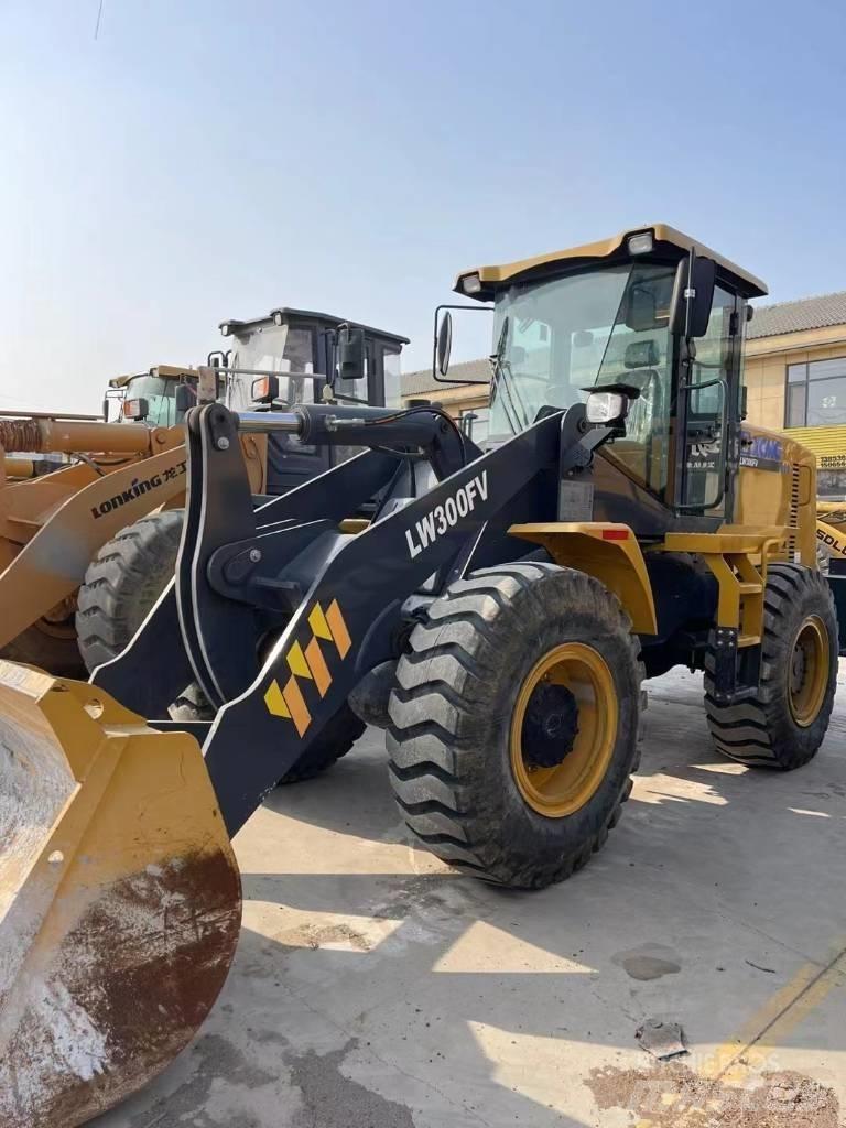 XCMG LW 300 FV Gumikerekes homlokrakodók