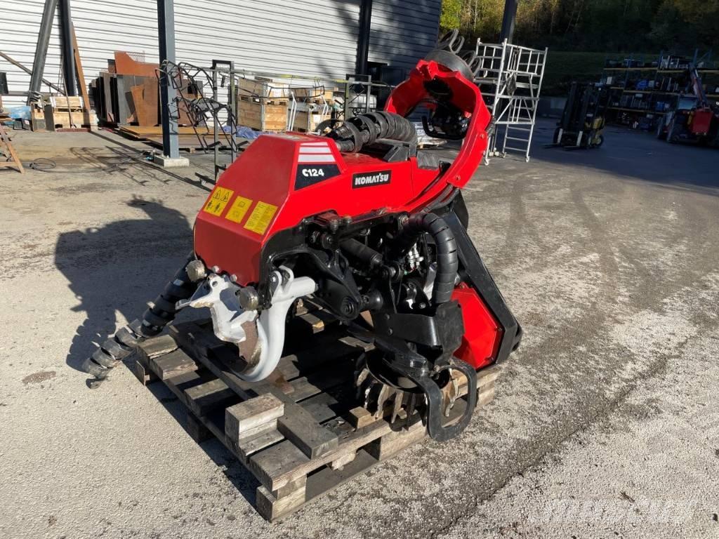 Komatsu C 124 Betakarítók