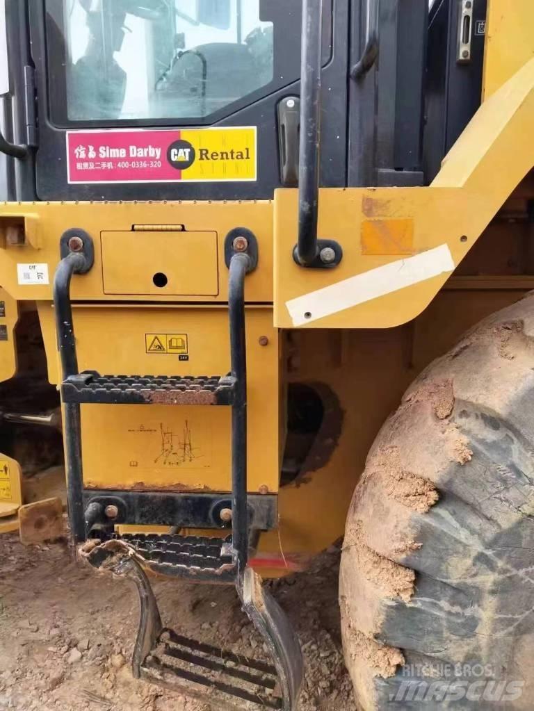 CAT 950H Gumikerekes homlokrakodók
