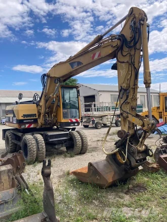 CAT M 312 Gumikerekes kotrók