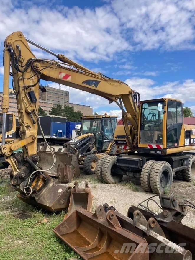 CAT M 312 Gumikerekes kotrók