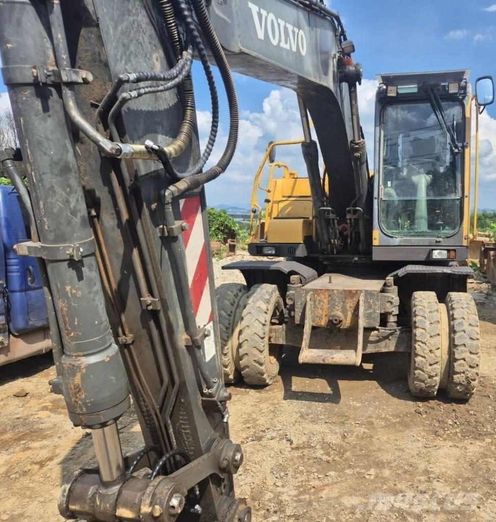 Volvo EW 145 Gumikerekes kotrók