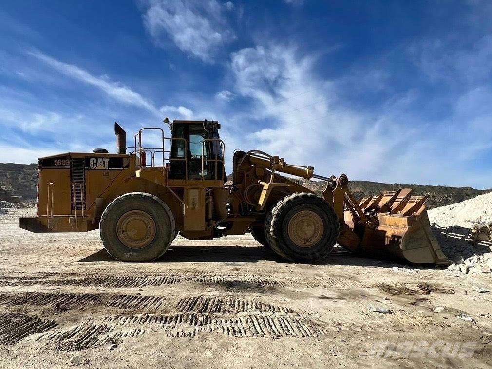 CAT 988 G Gumikerekes homlokrakodók