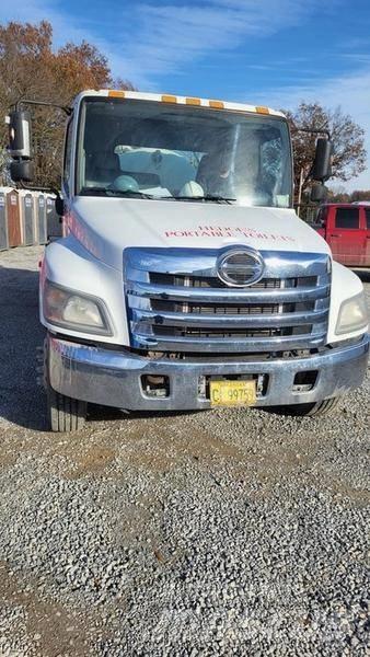 Hino Toilet Truck Tartályos teherautók