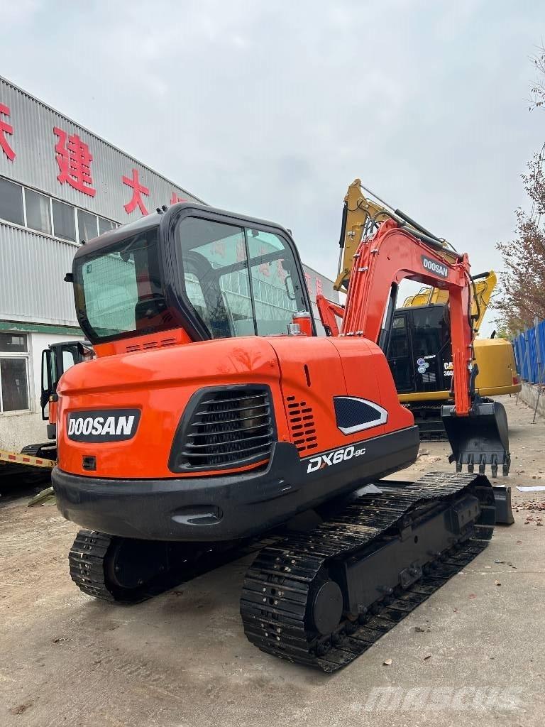 Doosan DX 60 Lánctalpas kotrók