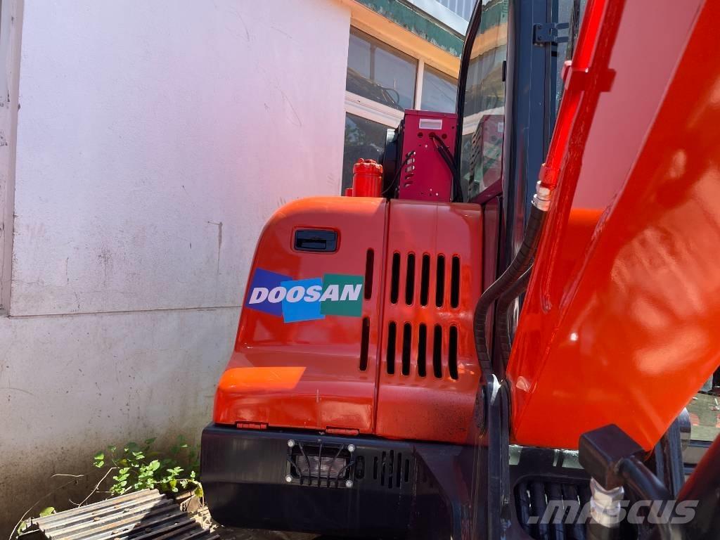 Doosan DX 60 Lánctalpas kotrók