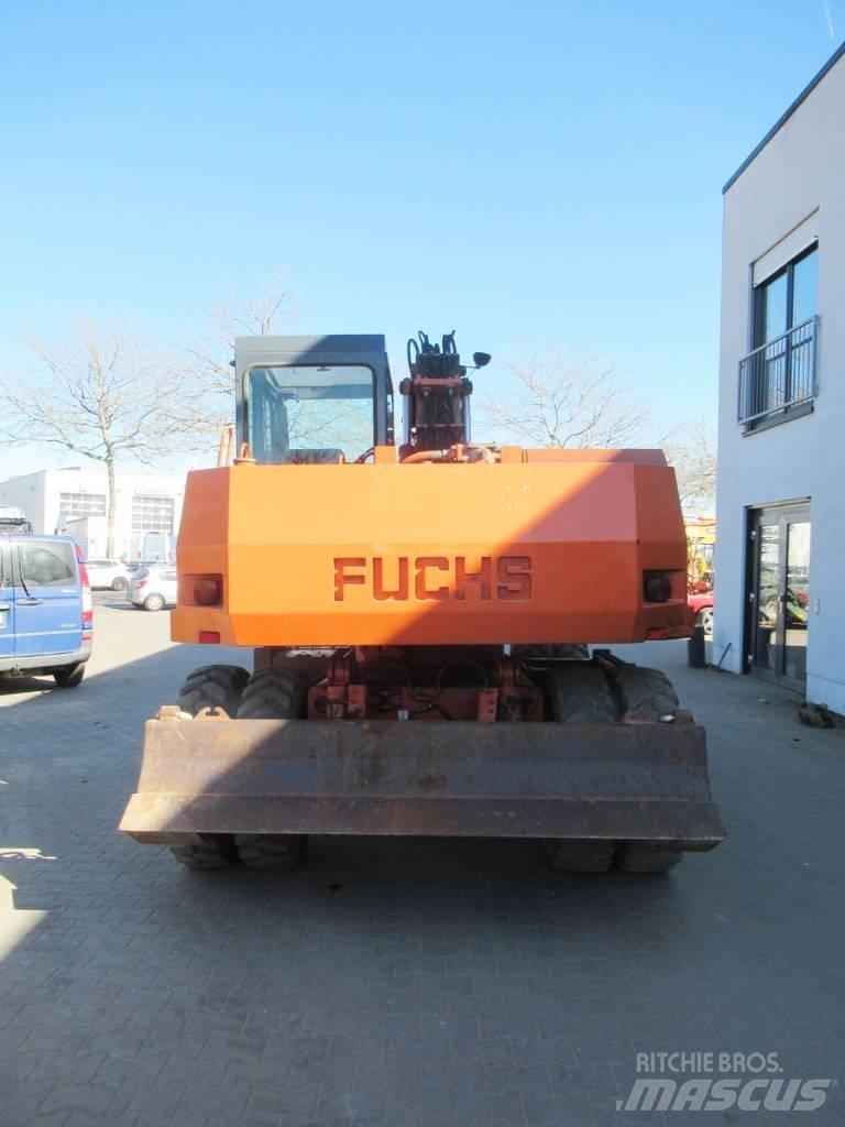 Fuchs 712M Gumikerekes kotrók