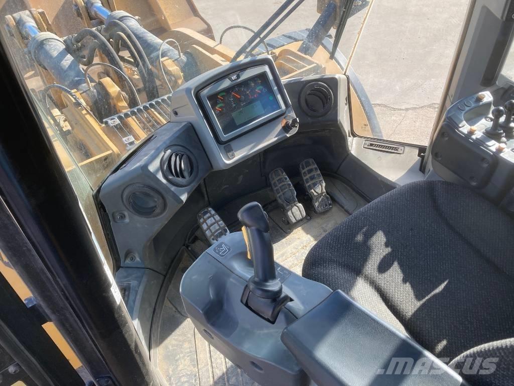 CAT 980M Gumikerekes homlokrakodók