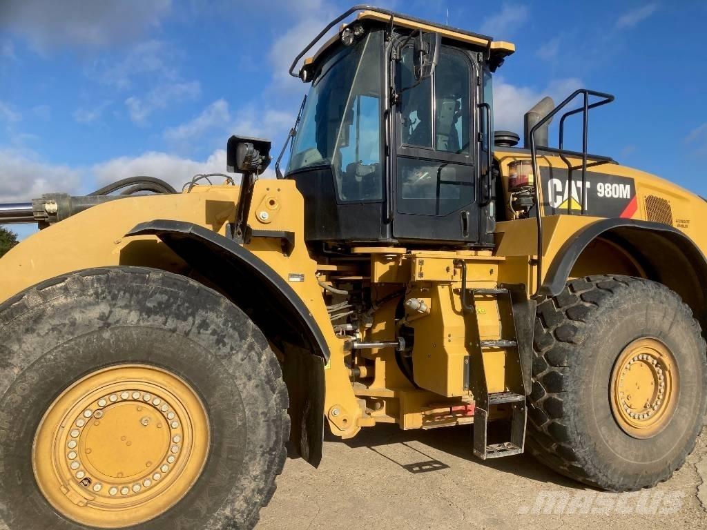 CAT 980M Gumikerekes homlokrakodók