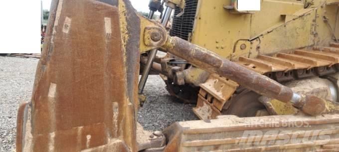 CAT D 9 N lánctalpas dózerek