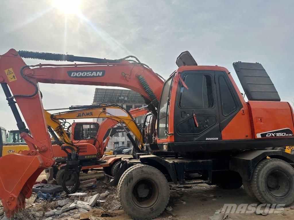 Doosan 150 W-7 Gumikerekes kotrók