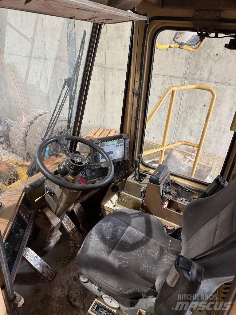 CAT 980 F Gumikerekes homlokrakodók