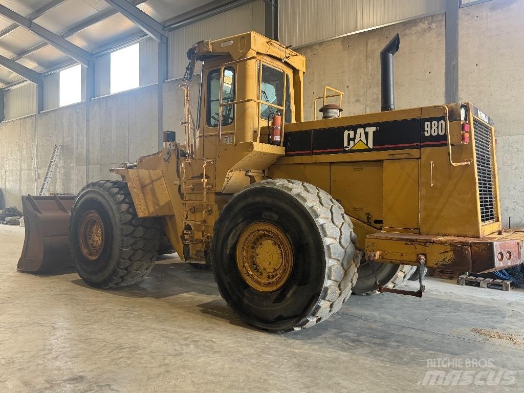 CAT 980 F Gumikerekes homlokrakodók