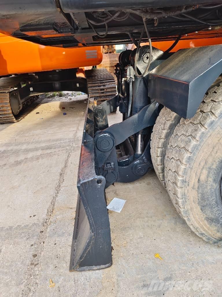 Hyundai R210W-9 Gumikerekes kotrók