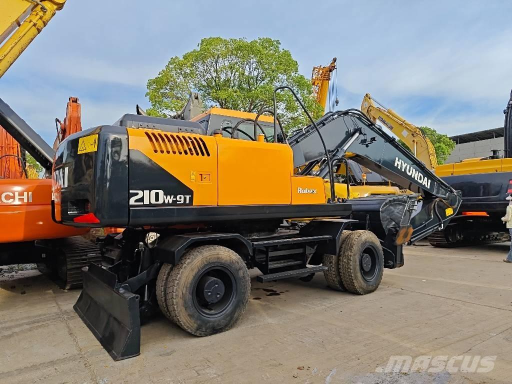 Hyundai R210W-9 Gumikerekes kotrók