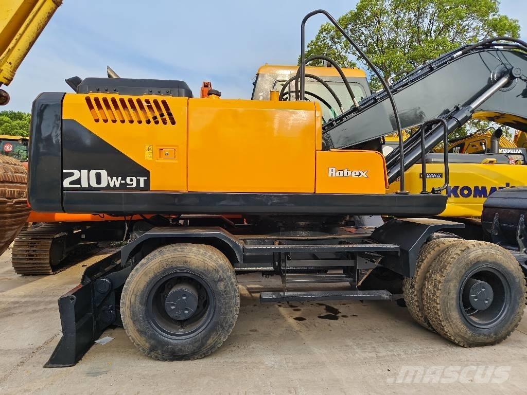 Hyundai R210W-9 Gumikerekes kotrók