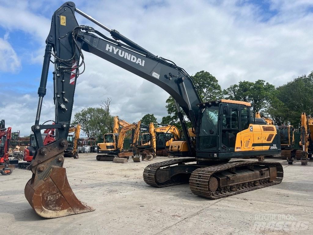 Hyundai HX220AL Lánctalpas kotrók