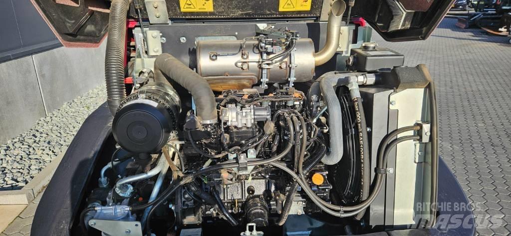 Yanmar V 80 Gumikerekes homlokrakodók