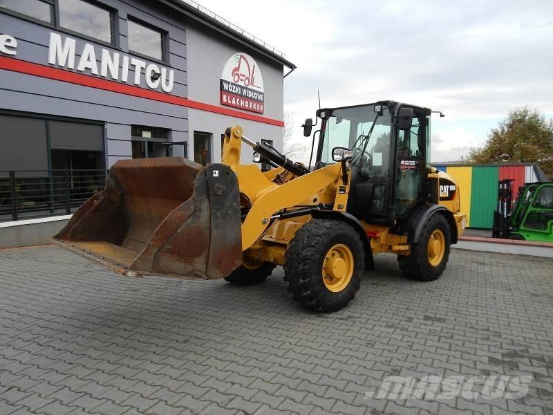 CAT 906M Gumikerekes homlokrakodók