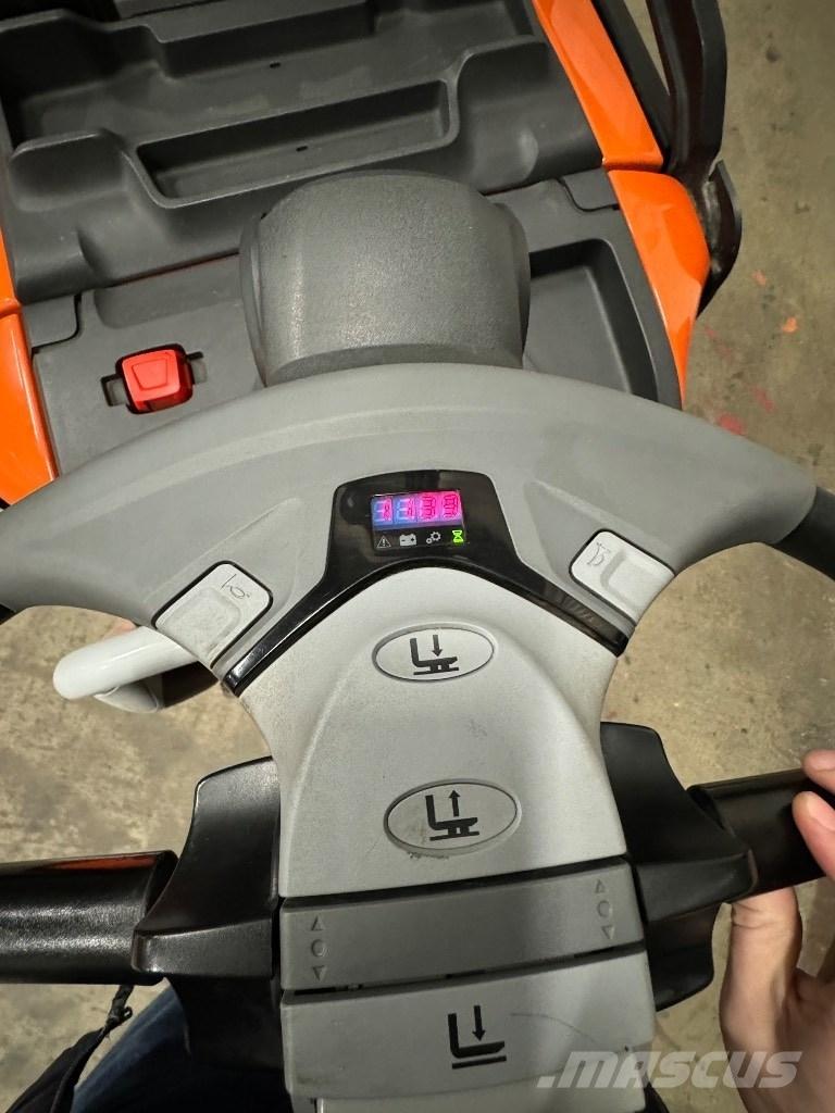 Toyota SPE160L Gyalogkíséretű targonca