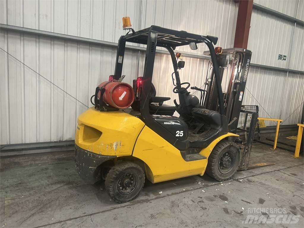 Komatsu FG25HT-17 Gázüzemű targoncák