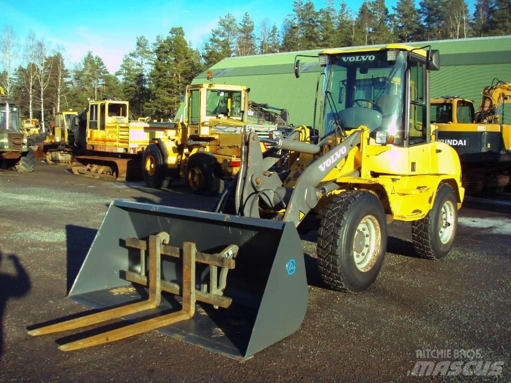 Volvo L 30 Gumikerekes homlokrakodók