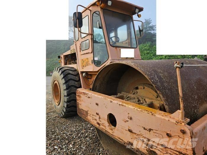 CAT CS 533 C Ikerdobos hengerek