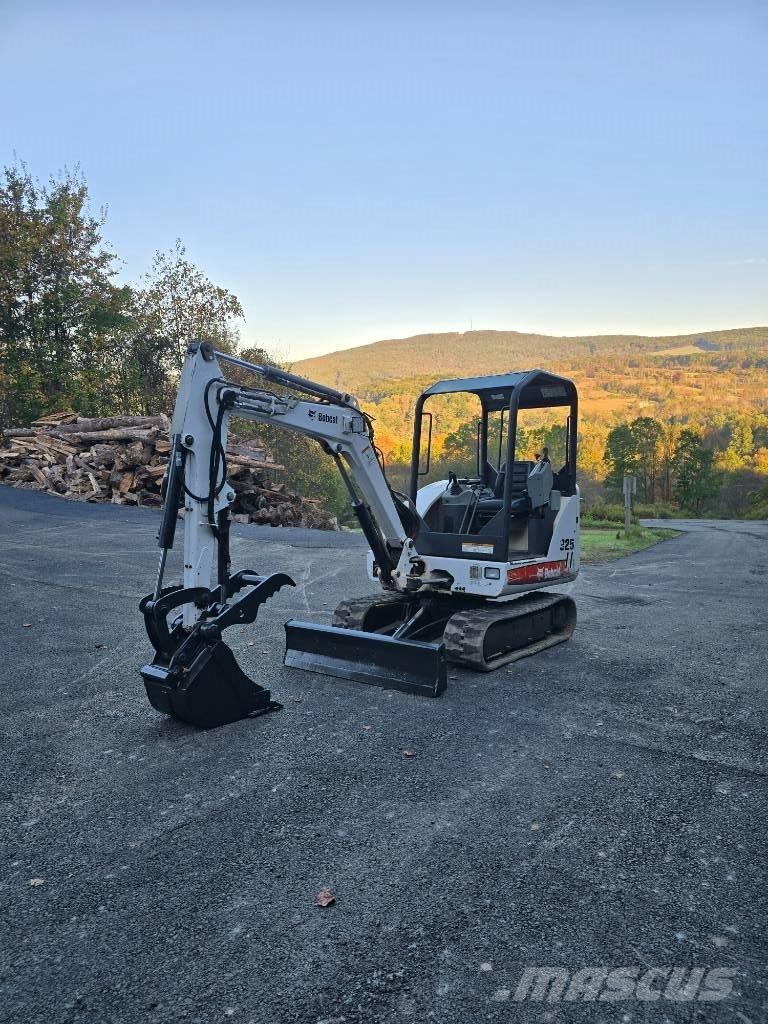 Bobcat 325 G Mini kotrók < 7t