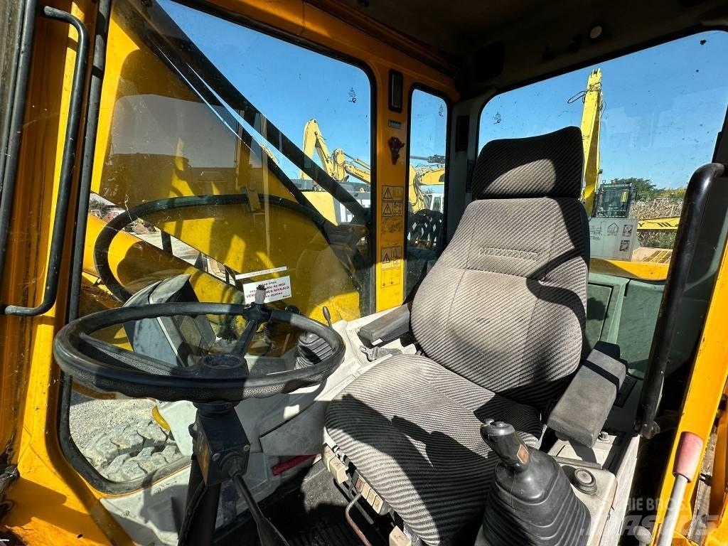 Liebherr A 900 B Gumikerekes kotrók