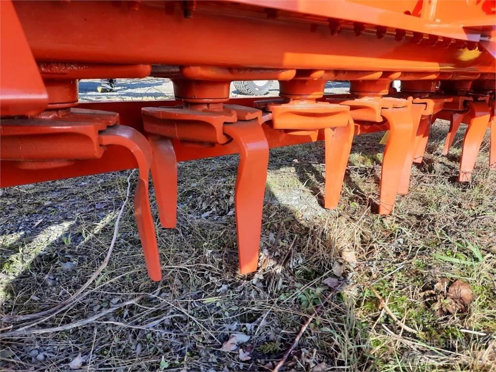 Kuhn HRB 303 D Kardánhajtású ekék és Forgó-boronák