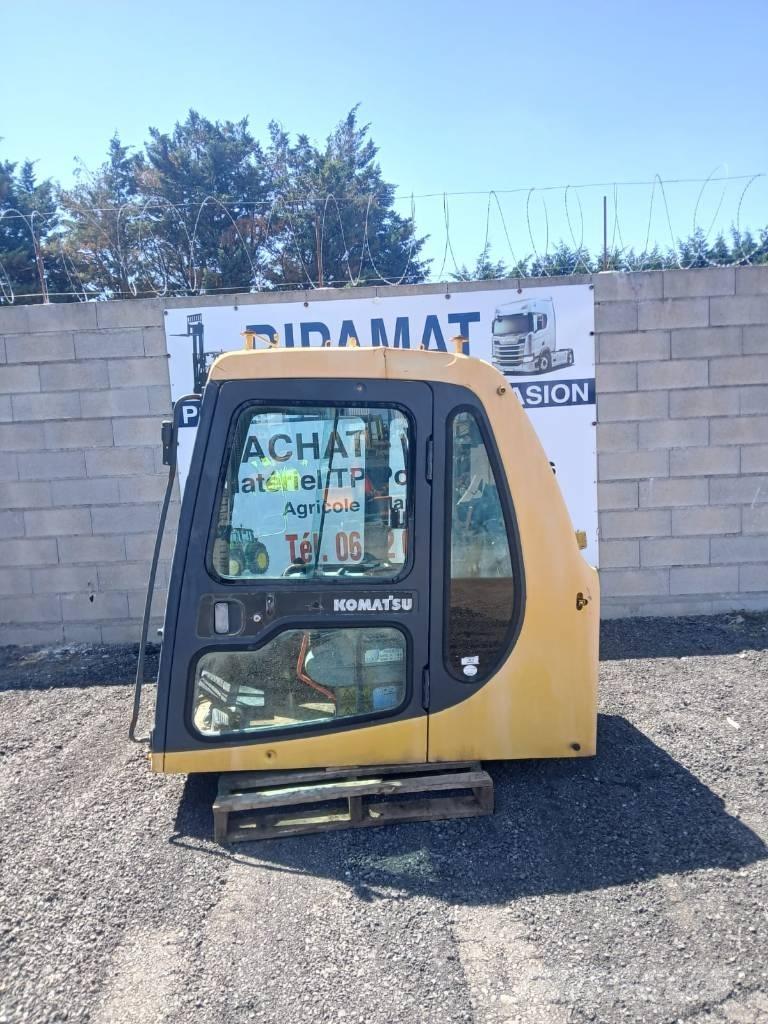 Komatsu PC 210 Vezetőfülke és belső tartozékok