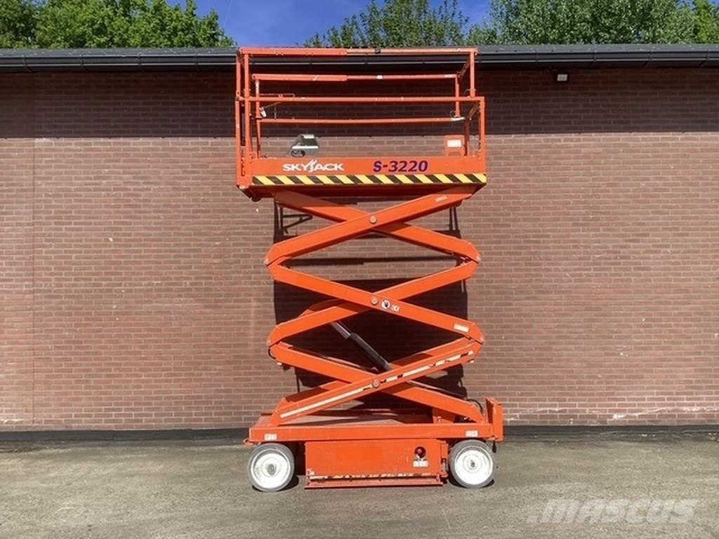 SkyJack SJIII3220 Ollós emelők