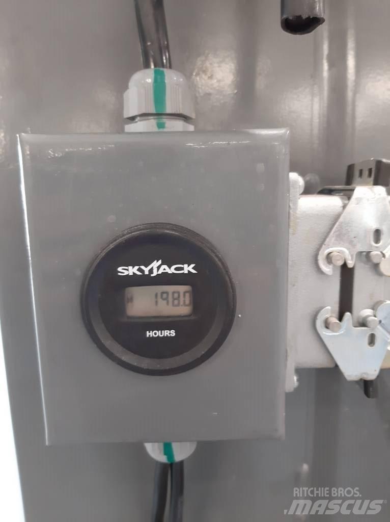 SkyJack SJ 16 Személyemelők