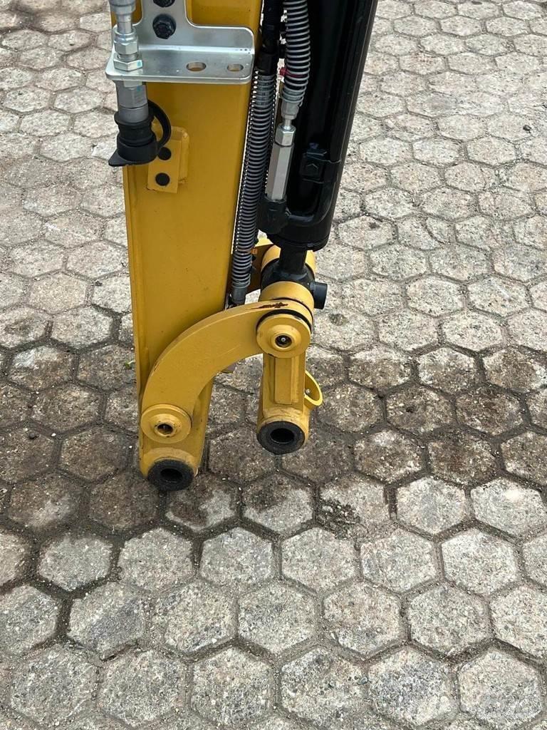 CAT 301.8 Mini kotrók < 7t