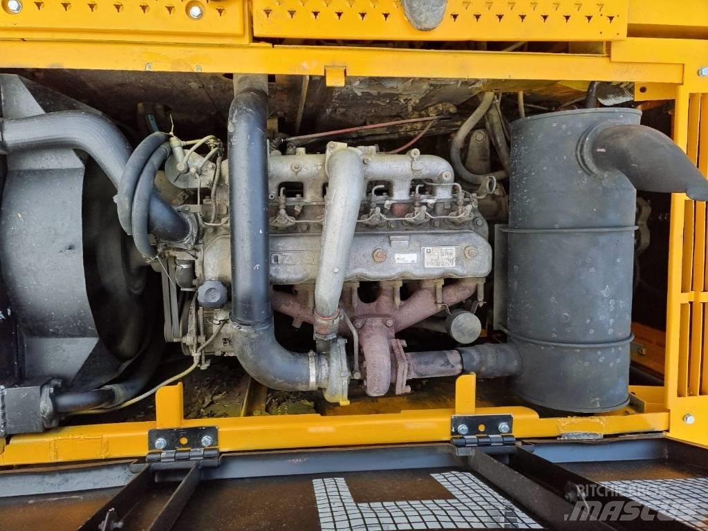 JCB JS 220 LC Lánctalpas kotrók