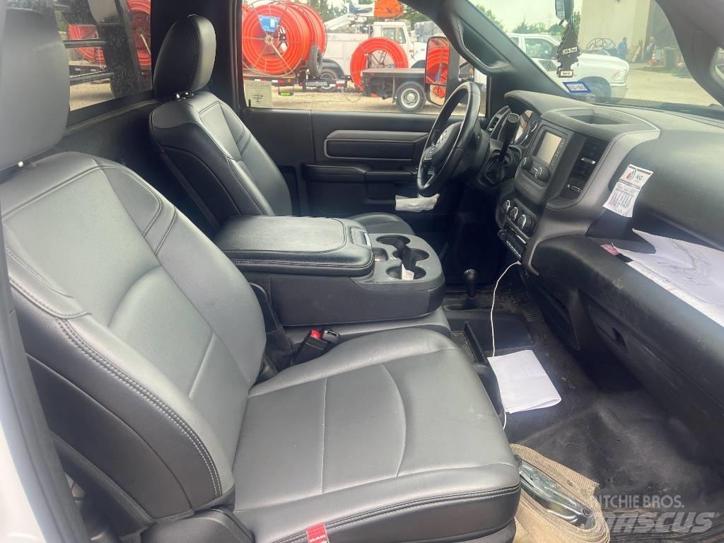 RAM 5500 Platós / Ponyvás teherautók