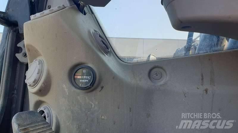 Volvo EW 210 C Gumikerekes kotrók